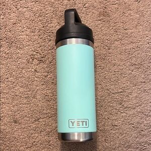 NEW Yeti Rambler Bottle - Mint Green with Black Lid
